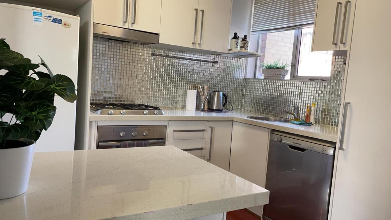 St Kilda Beachfront 2 Bedroom Apartment Melbourne Bagian luar foto